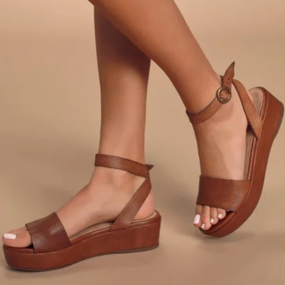 Seychelles Monogram Tan Leather Flatform Sandals Size 7